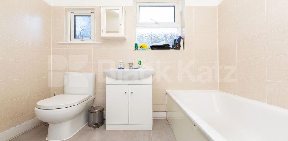 			with large study, 2 Bedroom, 1 bath, 1 reception Flat			 Coleraine road, Wood Green